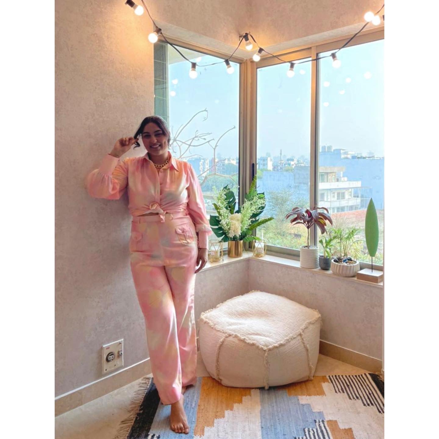 Sakshi Sidwani in Suzy.