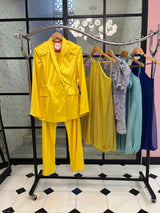 Clara in yellow