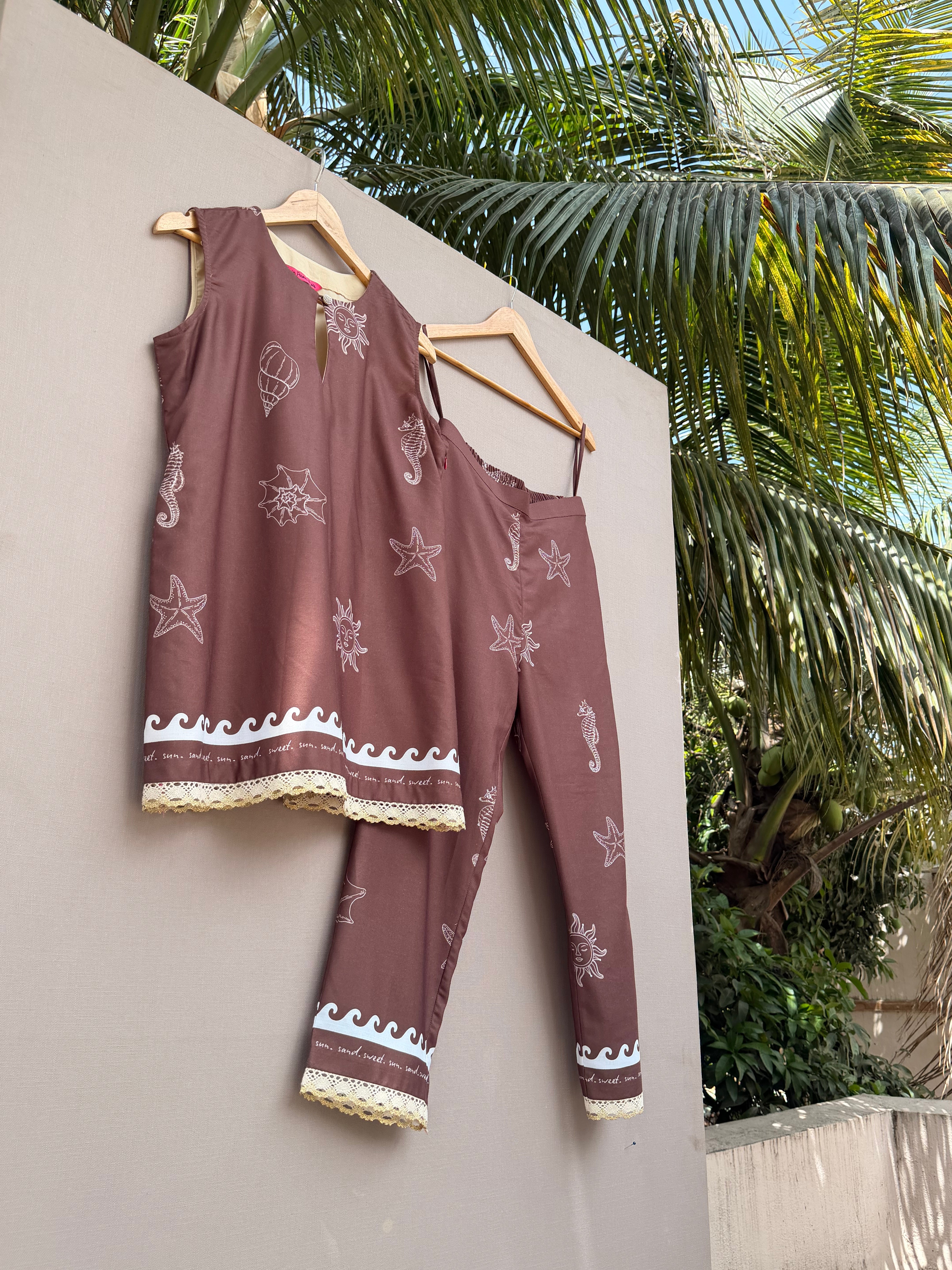 Brown starfish sleeveless kurta set