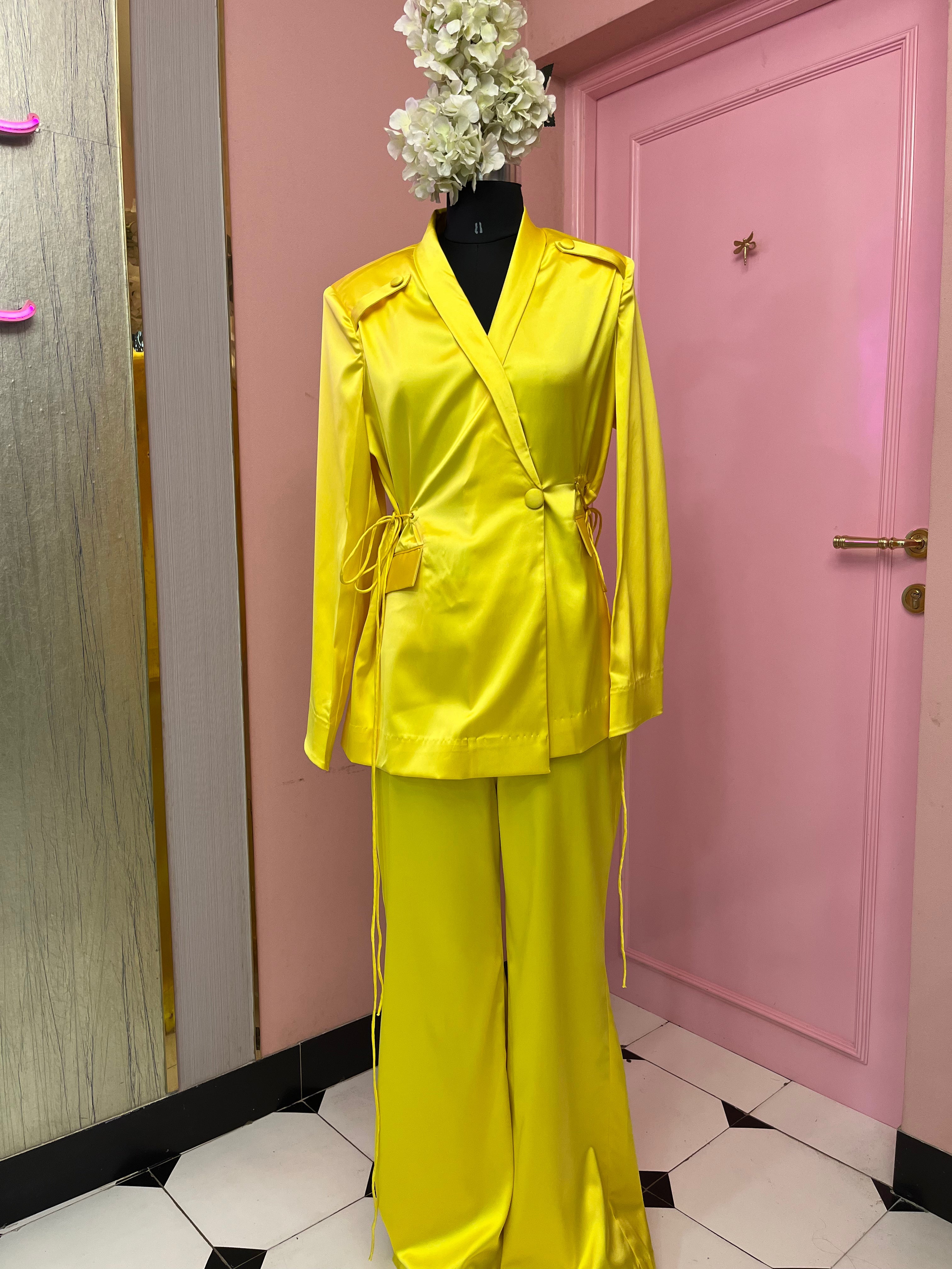 Clara in yellow