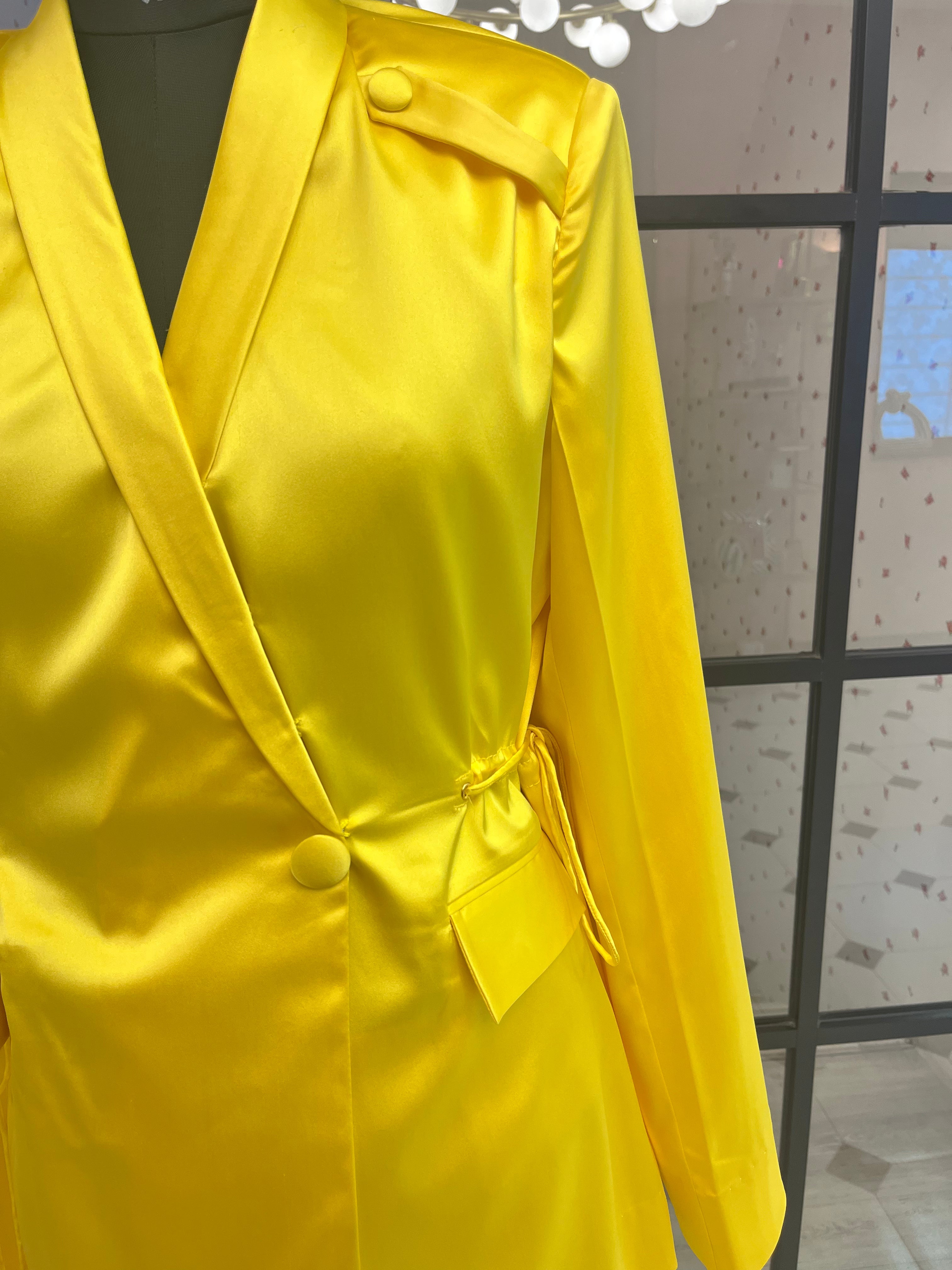 Clara in yellow
